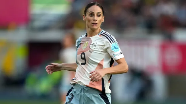 Esther González #9 of Spain in action in the first half of the UEFA Women’s Nations League 2024/25 Grp A3 MD5 match between Belgium and Spain on May 30, 2025. (Source: Alex Bierens de Haan/Getty Images)