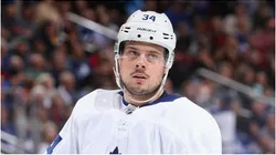 Auston Matthews continues to lead the Maple Leafs as the team navigates delays in signing Jack Roslovic.