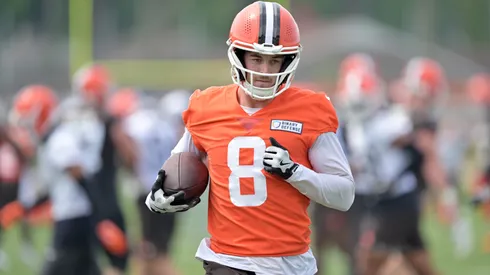 Quarterback Kenny Pickett #8 of the Cleveland Browns runs a play during organized team activities at CrossCountry Mortgage Campus on June 12, 2025 in Berea, Ohio.