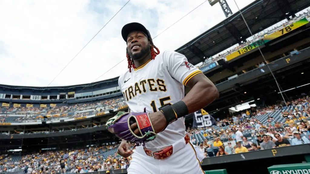 Oneil Cruz #15 of the Pittsburgh Pirates takes the field against the Chicago White Sox during inter-league play at PNC Park on July 20, 2025. (Source: Justin K. Aller/Getty Images)