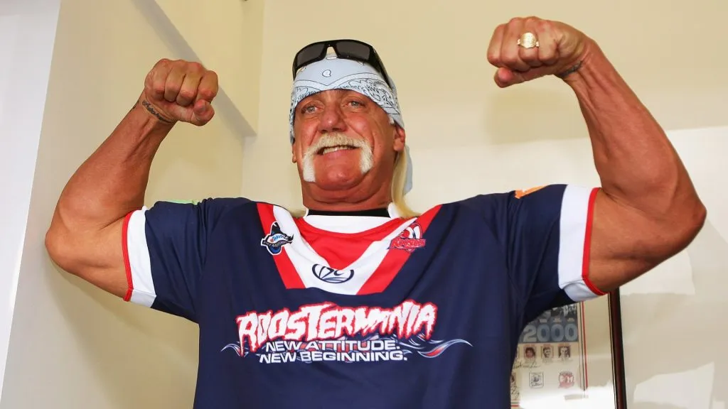 Wrestler Hulk Hogan flexes his muscles during a media opportunity with Sydney Roosters players at Roosters Headquarters on November 18, 2009. (Source: Cameron Spencer/Getty Images)
