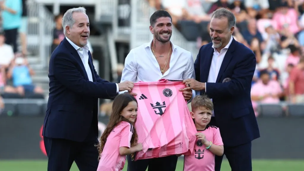 Rodrigo de Paul, poses with Jose and Jorge Mas as he is presented as Inter Miami CF new signing prior to the MLS match between Inter Miami CF and FC Cincinnati on July 26, 2025. (Source: Megan Briggs/Getty Images)