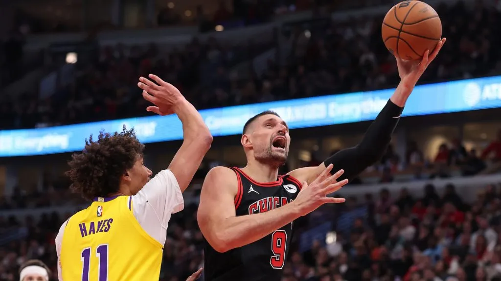 Nikola Vucevic #9 of the Chicago Bulls shoots over Jaxson Hayes #11 of the Los Angeles Lakers during the second half at the United Center. (Michael Reaves/Getty Images)
