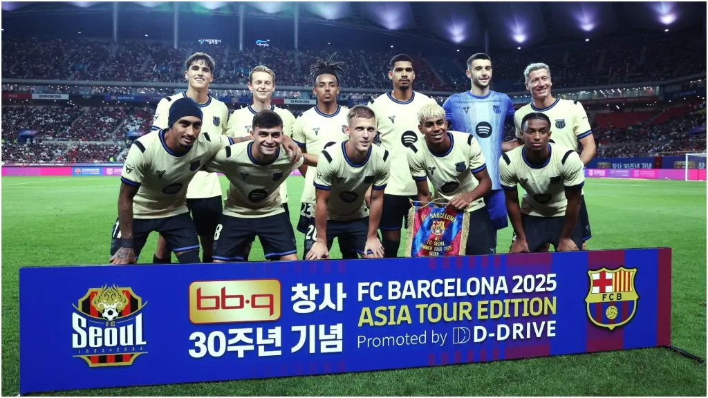 Barcelona team pose during the preseason friendly – Chung Sung-Jun/Getty Images