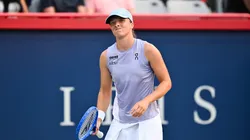 Iga Swoatek reacts during her match against Clara Tauson