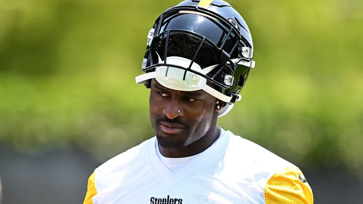 DK Metcalf #4 of the Pittsburgh Steelers