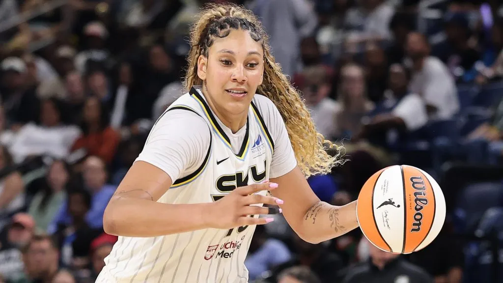 Kamilla Cardoso #10 of the Chicago Sky dribbles against the Seattle Storm at Wintrust Arena on July 24, 2025. (Source: Michael Reaves/Getty Images)