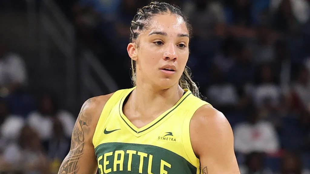 Gabby Williams #5 of the Seattle Storm dribbles against the Chicago Sky at Wintrust Arena on July 24, 2025. (Source: Michael Reaves/Getty Images)