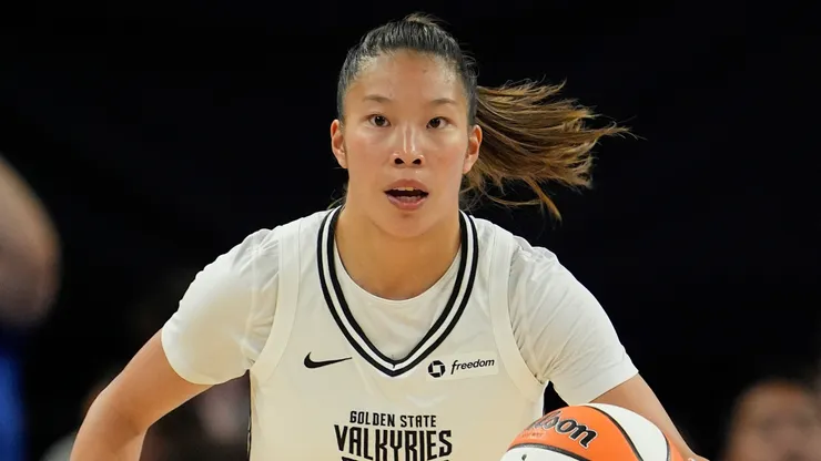 Kaitlyn Chen #2 of the Golden State Valkyries dribbles the ball against the Chicago Sky during the first quarter at Wintrust Arena on August 01, 2025.