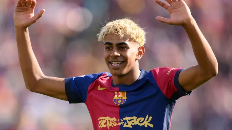 Lamine Yamal of FC Barcelona celebrates