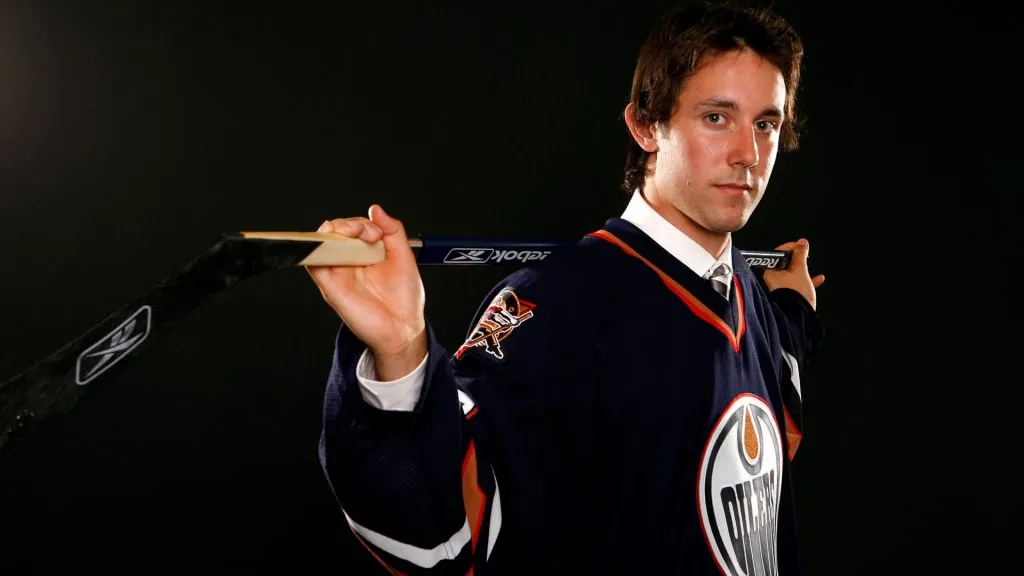 Sixth overall pick Sam Gagner of the Edmonton Oilers poses for a portrait during the first round of the 2007 NHL Entry Draft at Nationwide Arena on June 22, 2007. (Source: Gregory Shamus/Getty Images)