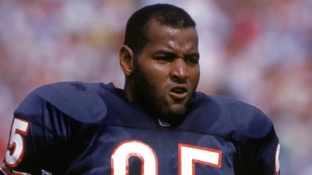 Defensive end Richard Dent #95 of the Chicago Bears looks on during a game against the Detroit Lions at Soldier Field in September of 1992. (Source: Jonathan Daniel/Getty Images)