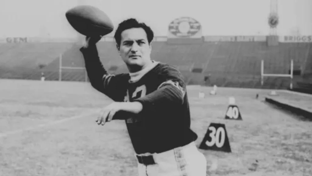 Sid Luckman (Source: Chicago Tribune)