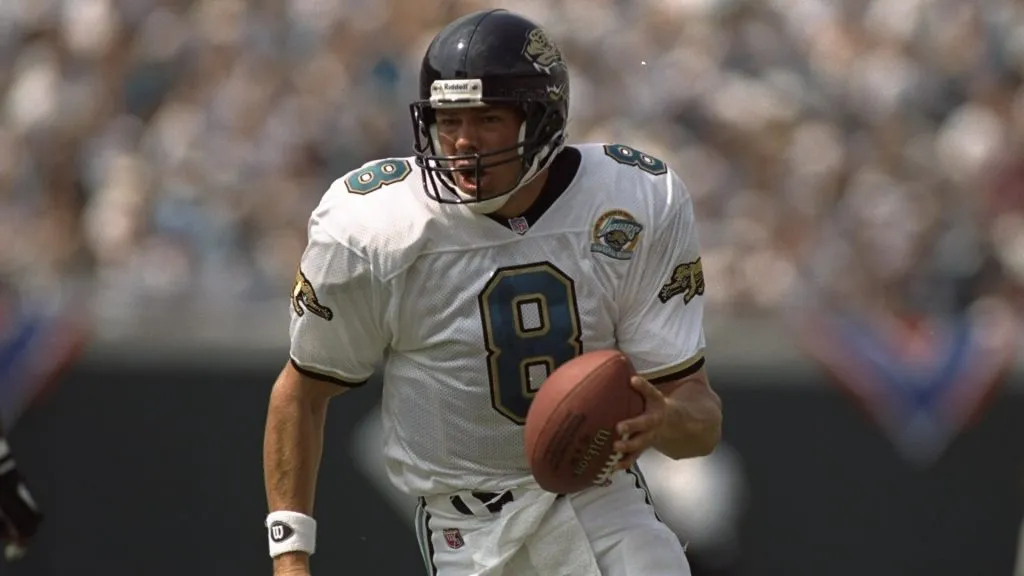 Quarterback Mark Brunell #8 of the Jacksonville Jaguars scrambles behind his line at Giants Stadium in 1995. (Source: Simon Bruty/Allsport)