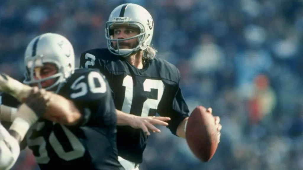 Quarterback Ken Stabler of the Oakland Raiders prepares to pass the ball during a game against the Cleveland Browns in 1979. (Source: Allsport / Getty Images)
