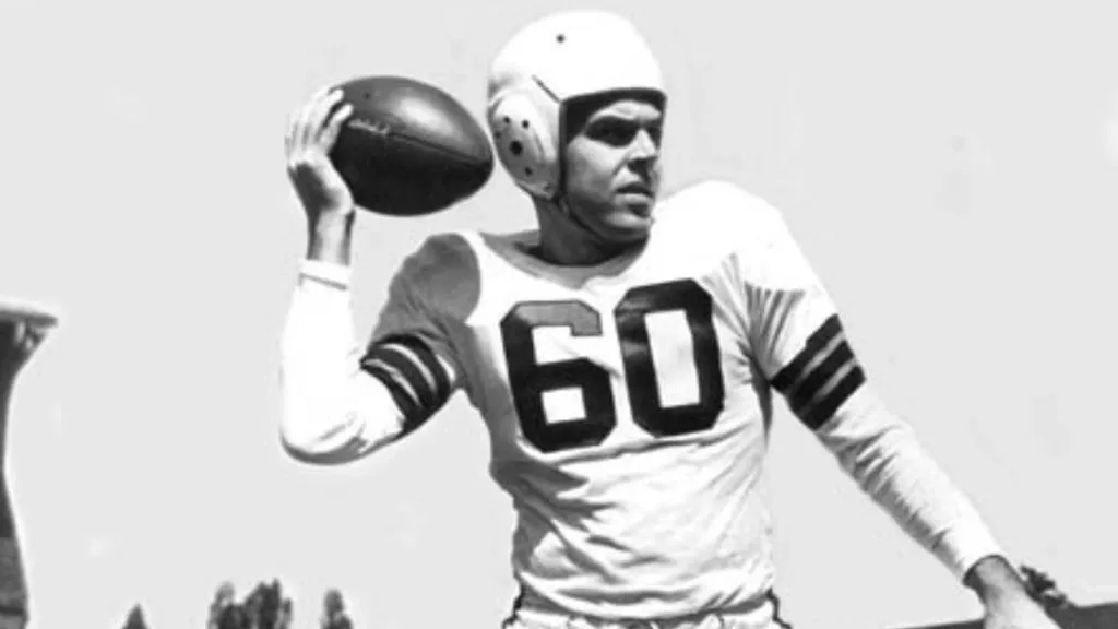 Otto Graham (Source: @boninsportscard)