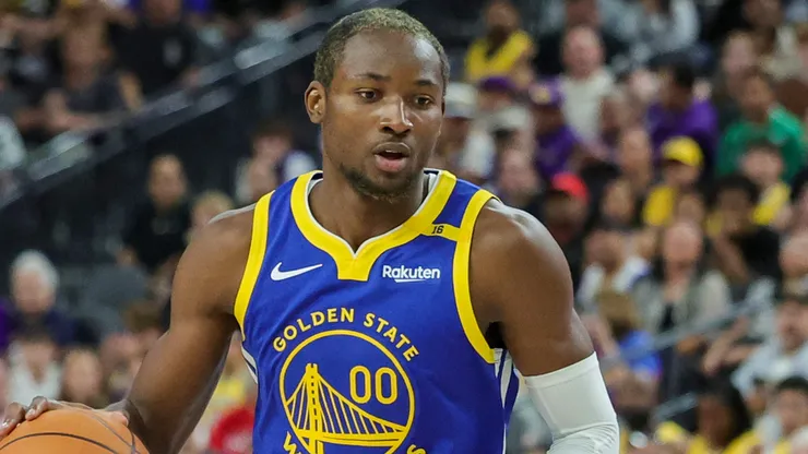 Jonathan Kuminga #00 of the Golden State Warriors brings the ball up the court against the Los Angeles Lakers.