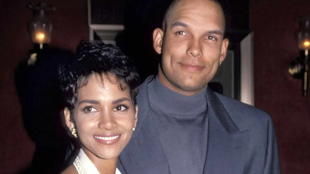 David Justice and Halle Berry. (Source: @BuzzingPop)