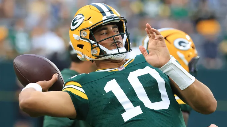 Jordan Love #10 of the Green Bay Packers warms up prior to the NFL Preseason 2025 game between the New York Jets and the Green Bay Packers.