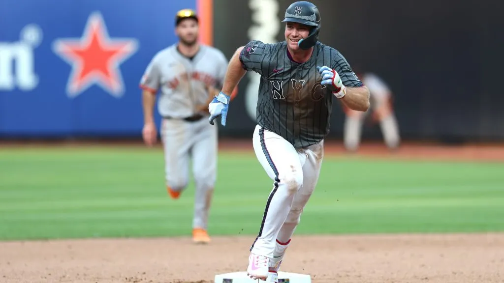 Pete Alonso #20 of the New York Mets runs to third base during the game against the San Francisco Giants at Citi Field on August 02, 2025 in the Queens borough of New York City. (Photo by Ishika Samant/Getty Images)