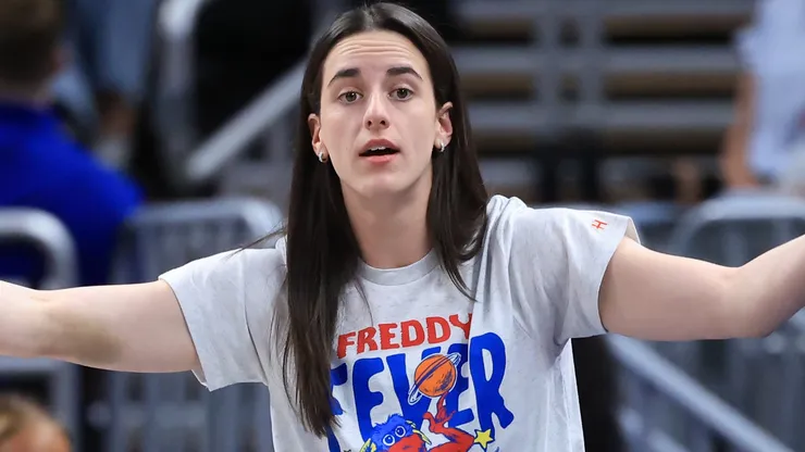 Caitlin Clark #22 of the Indiana Fever reacts against the Dallas Wings during the fourth quarter at Gainbridge Fieldhouse on August 12, 2025 in Indianapolis, Indiana.