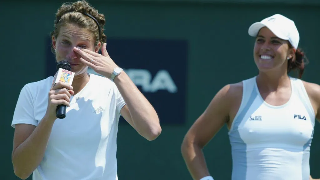 Corina Morariu of the USA shows her emotions after she was awarded the comeback award after her fight with leukemia. (Donald Miralle/Getty Images)