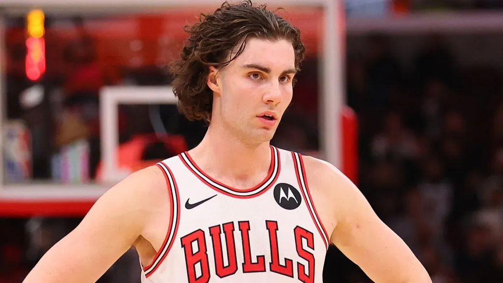 Josh Giddey playing for Chicago Bulls