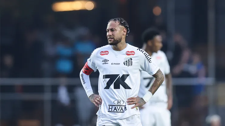Neymar of Santos reacts during a Brasileirao 2025 match between Santos and Vasco da Gama