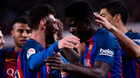 Samuel Umtiti (2nd R) of FC Barcelona celebrates with his teammate Lionel Messi (L) after scoring his team's fourth goal.
