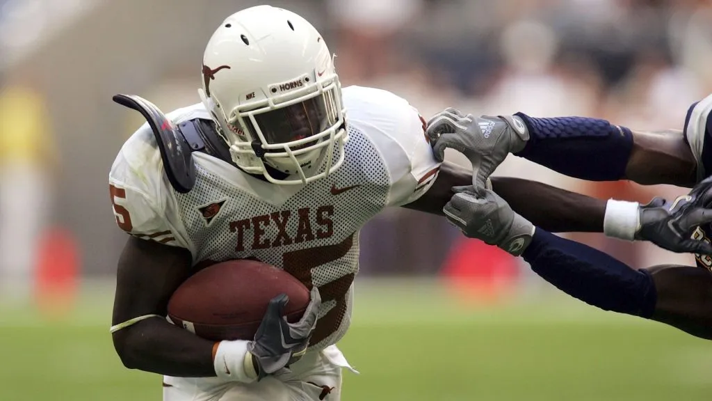 Running back Jamaal Charles #25 of the Texas Longhorns runs the ball against the Rice Owls on September 16, 2006. (Source: Ronald Martinez/Getty Images)