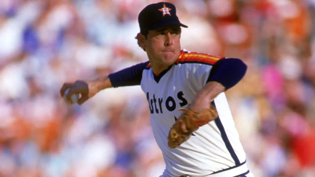 Nolan Ryan #34 of the Houston Astros pitches during a game in the 1986 season. (Source: Stephen Dunn/Getty Images)