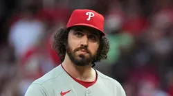 Jordan Romano #68 of the Philadelphia Phillies reacts to giving up a grand slam home run during the seventh inning against the Cincinnati Reds at Great American Ball Park on August 13, 2025 in Cincinnati, Ohio.