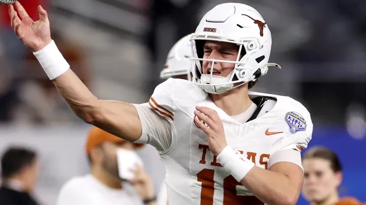 Arch Manning #16 of the Texas Longhorns warms up before the Goodyear Cotton Bowl against the Ohio State Buckeyes at AT&T Stadium on January 10, 2025 in Arlington, Texas.