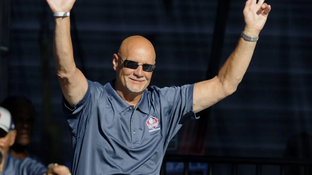 Paul Krause of the Minnesota Vikings greets fans during the Class of 2008 Pro Football Hall of Fame Enshrinement Ceremony at Fawcett Stadium on August 2, 2008. (Source: Al Messerschmidt/Getty Images)