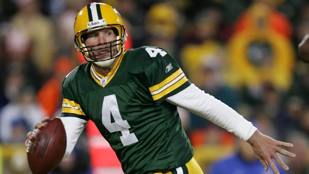 Brett Favre #4 of the Green Bay Packers rolls out of the pocket in search of a receiver in NFL action against the Minnesota Vikings November 21, 2005. (Source: Jonathan Daniel/Getty Images)