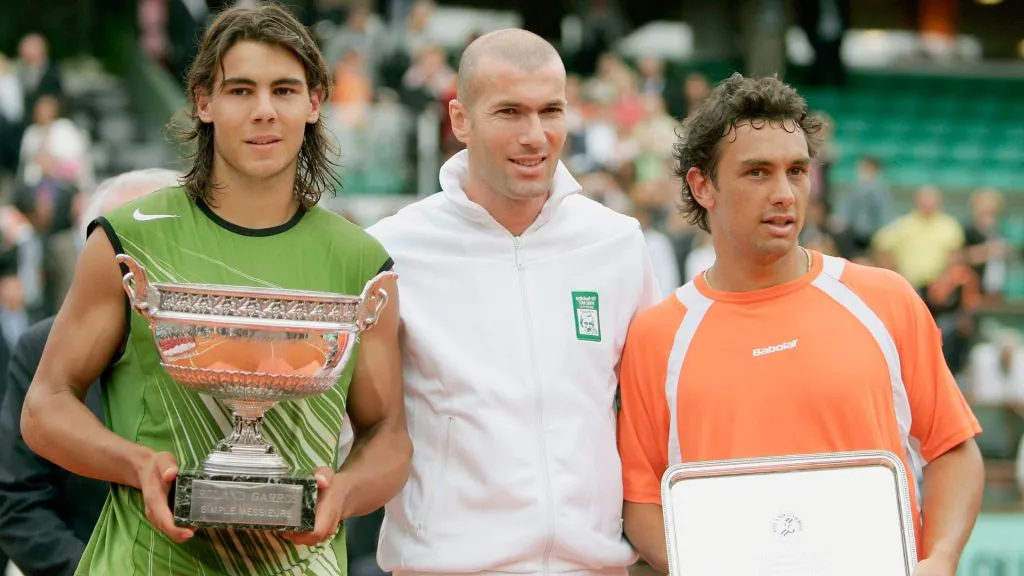 Rafael Nadal and Mariano Puerta pose with Zinedine Zidane after the 2005 Roland Garros final.(Clive Mason/Getty Images)