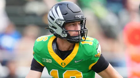 Austin Novosad #16 of the Oregon Ducks.