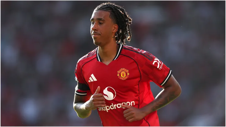 Leny Yoro of Manchester United