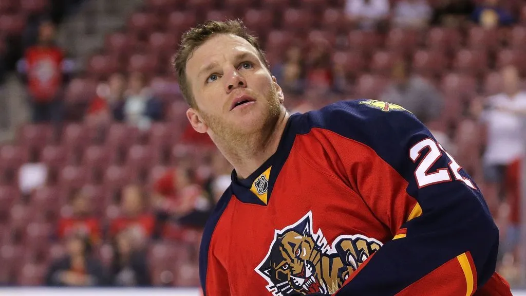 Shawn Thornton #22 of the Florida Panthers warms up at BB&T Center on October 27, 2015 in Sunrise, Florida.