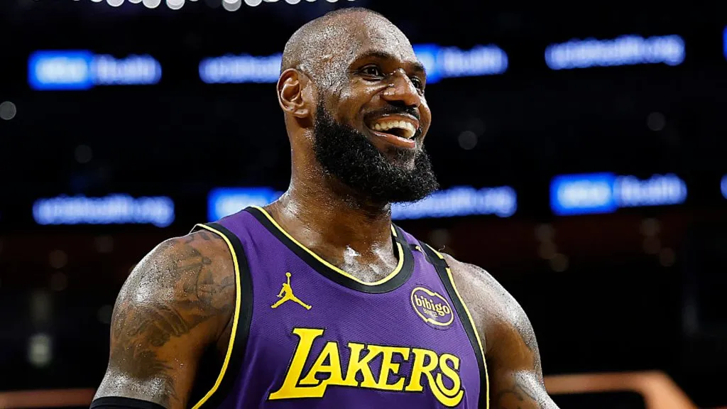  LeBron James smiling