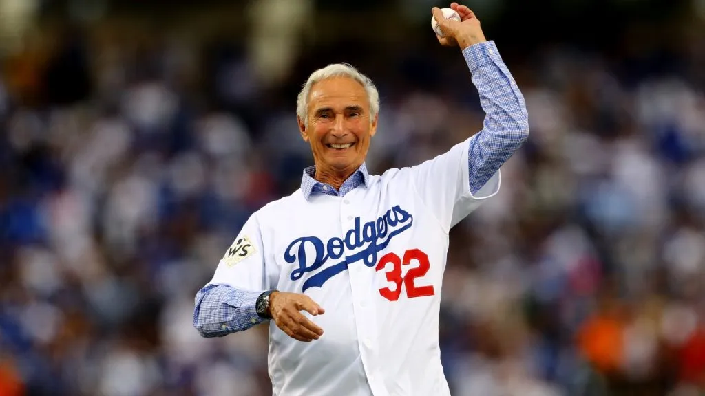Sandy Koufax throws out the ceremonial first pitch before game seven of the 2017 World Series. (Source: Tim Bradbury/Getty Images)