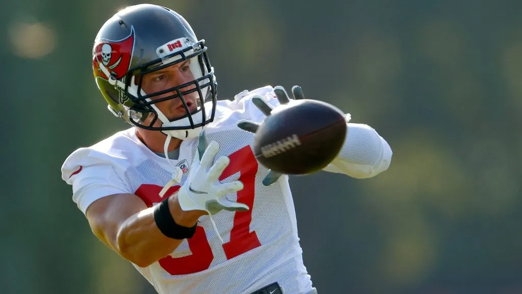 Rob Gronkowski #87 of the Tampa Bay Buccaneers works out during training camp in 2020. (Source: Mike Ehrmann/Getty Images)