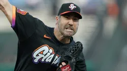 Justin Verlander #35 of the San Francisco Giants pitches against the Chicago Cubs.