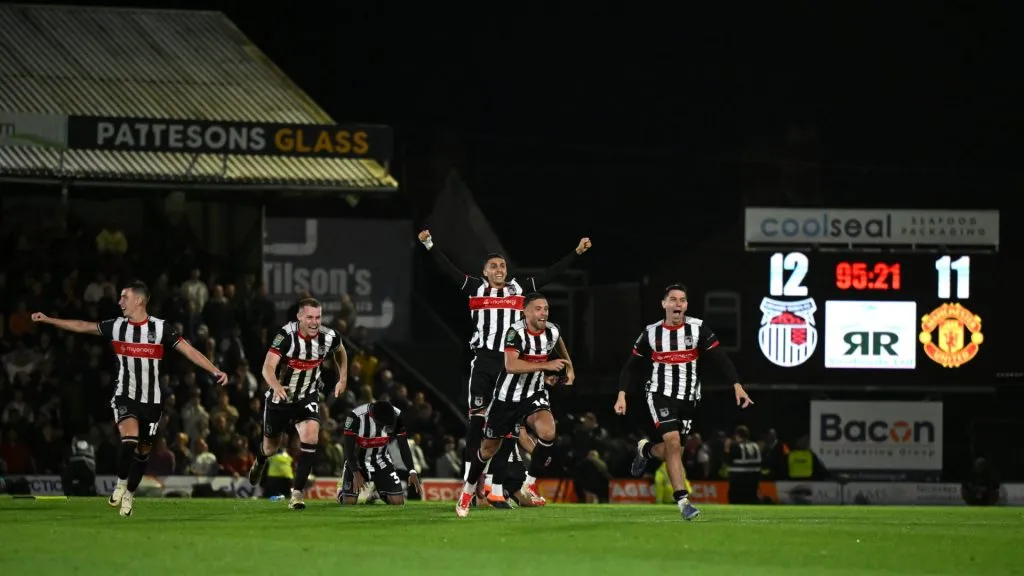 Grimsby Town celebrate penalty win vs Manchester United