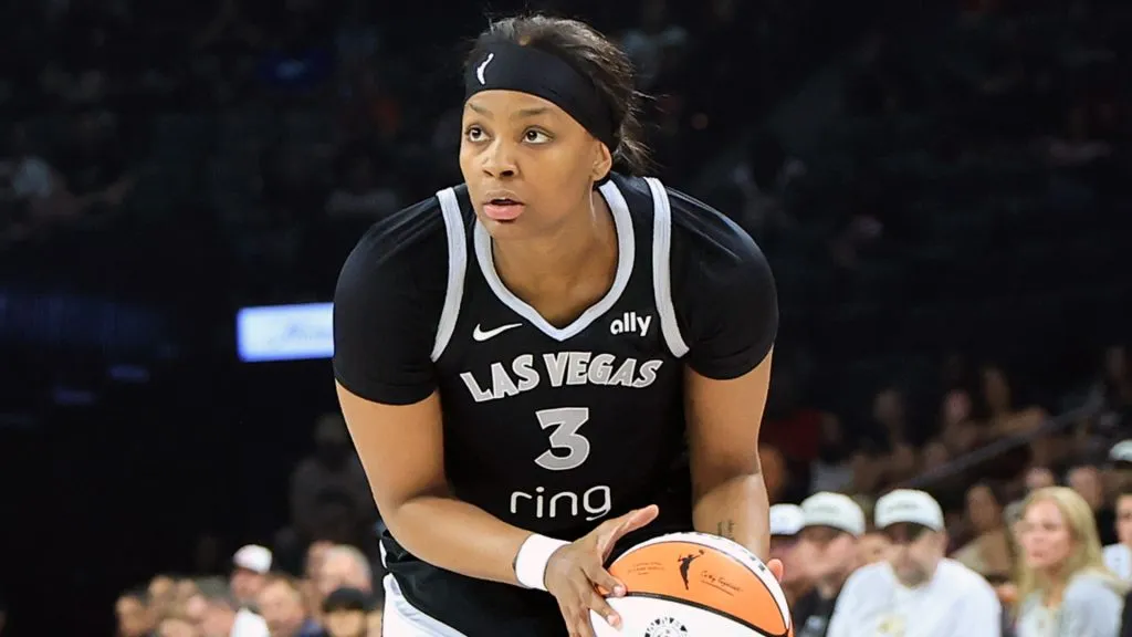NaLyssa Smith #3 of the Las Vegas Aces looks to pass against the Seattle Storm in the first quarter of their game in 2025. (Source: Ethan Miller/Getty Images)