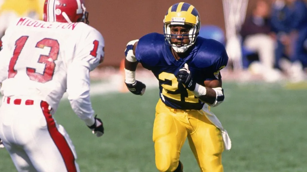 Desmond Howard #21 of the Michigan Wolverines runs for position during a game against the Indiana Hoosiers in 1991. (Source: Jonathan Daniel/Getty Images)