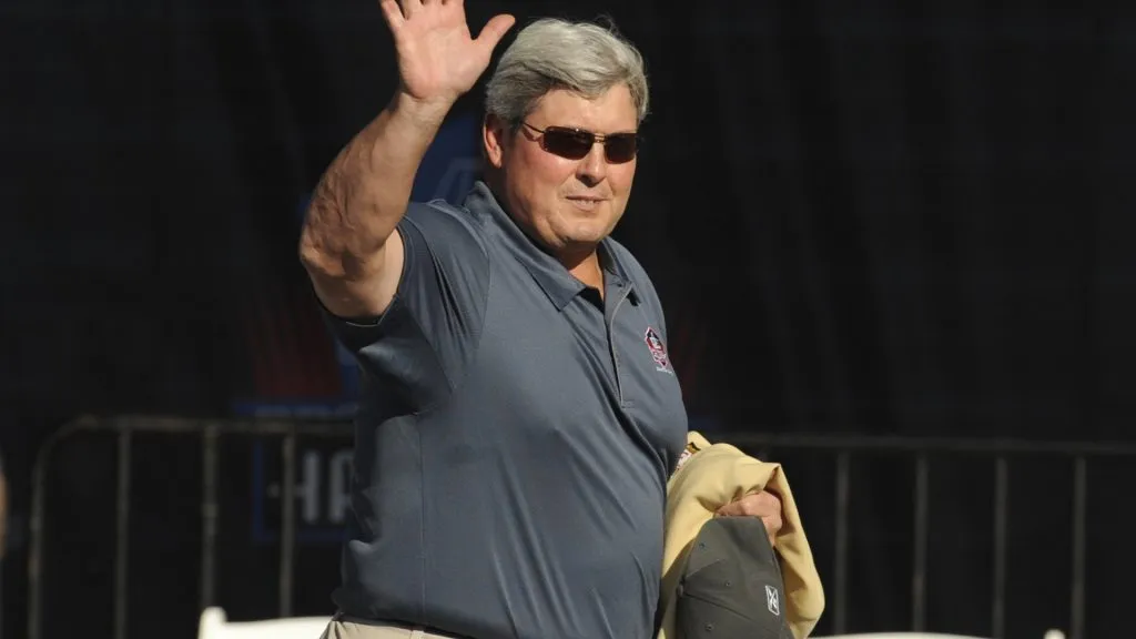 John Hannah of the New England Patriots greets fans before the Class of 2008 Pro Football Hall of Fame Enshrinement Ceremony. (Source: Al Messerschmidt/Getty Images)