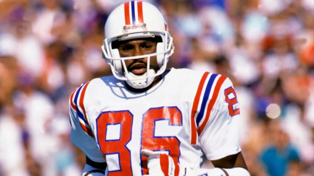 Stanley Morgan #86 of the New England Patriots runs on the field during a 1989 NFL game. (Source: Rick Stewart/Getty Images)
