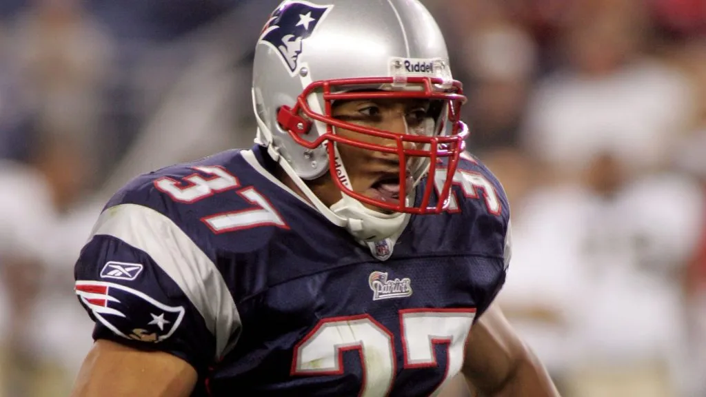 Rodney Harrison #37 of the New England Patriots runs with the ball after an interception against the New Orleans Saints in 2005. (Source: Jim McIsaac/Getty Images)