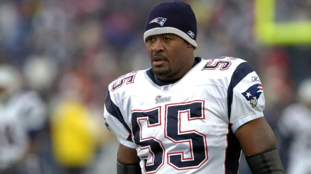 Willie McGinest on the sideline during a game against the Buffalo Bills in 2005. (Source: Mark Konezny/NFLPhotoLibrary)